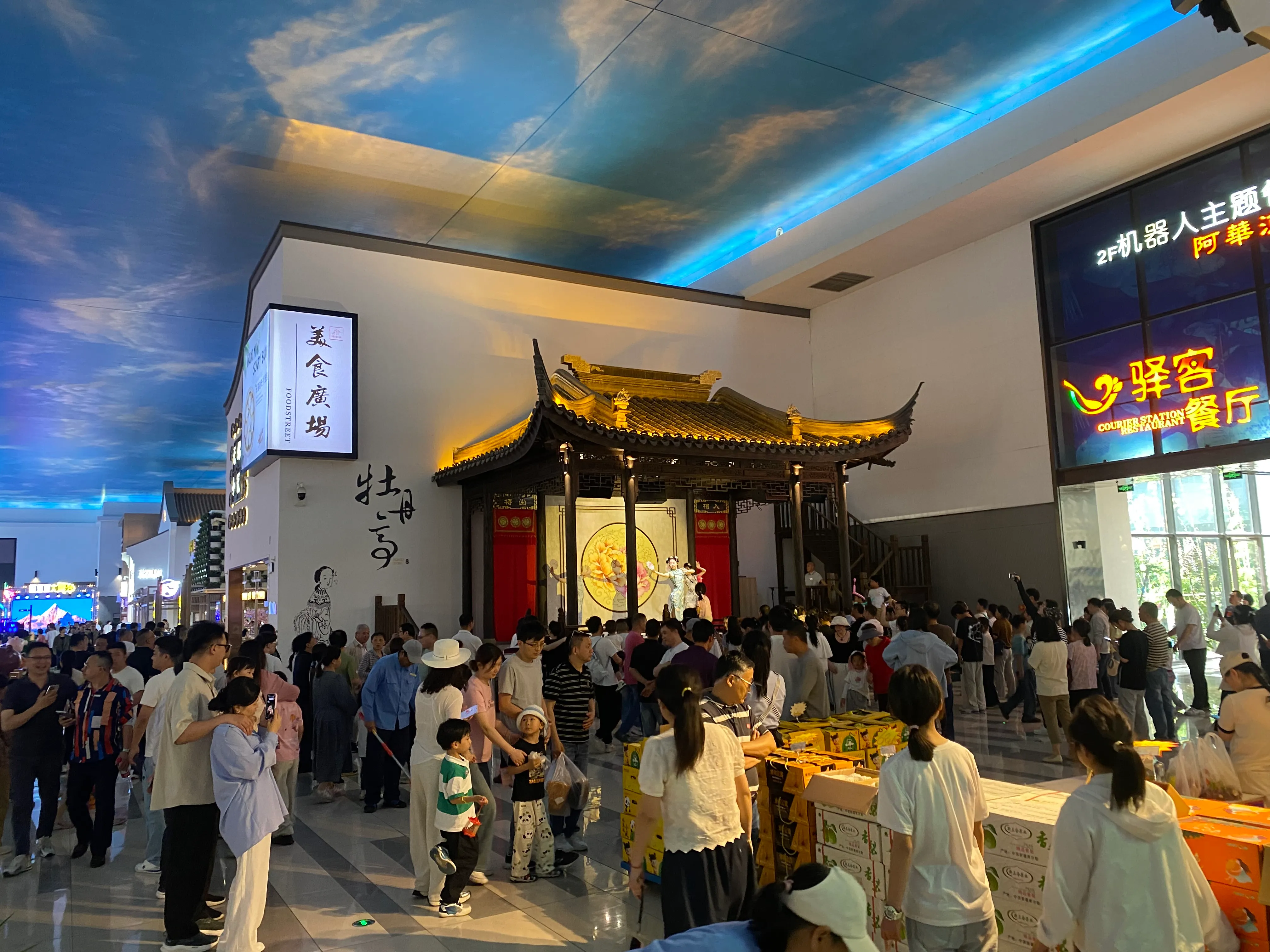 阳澄湖服务区大厅内戏台